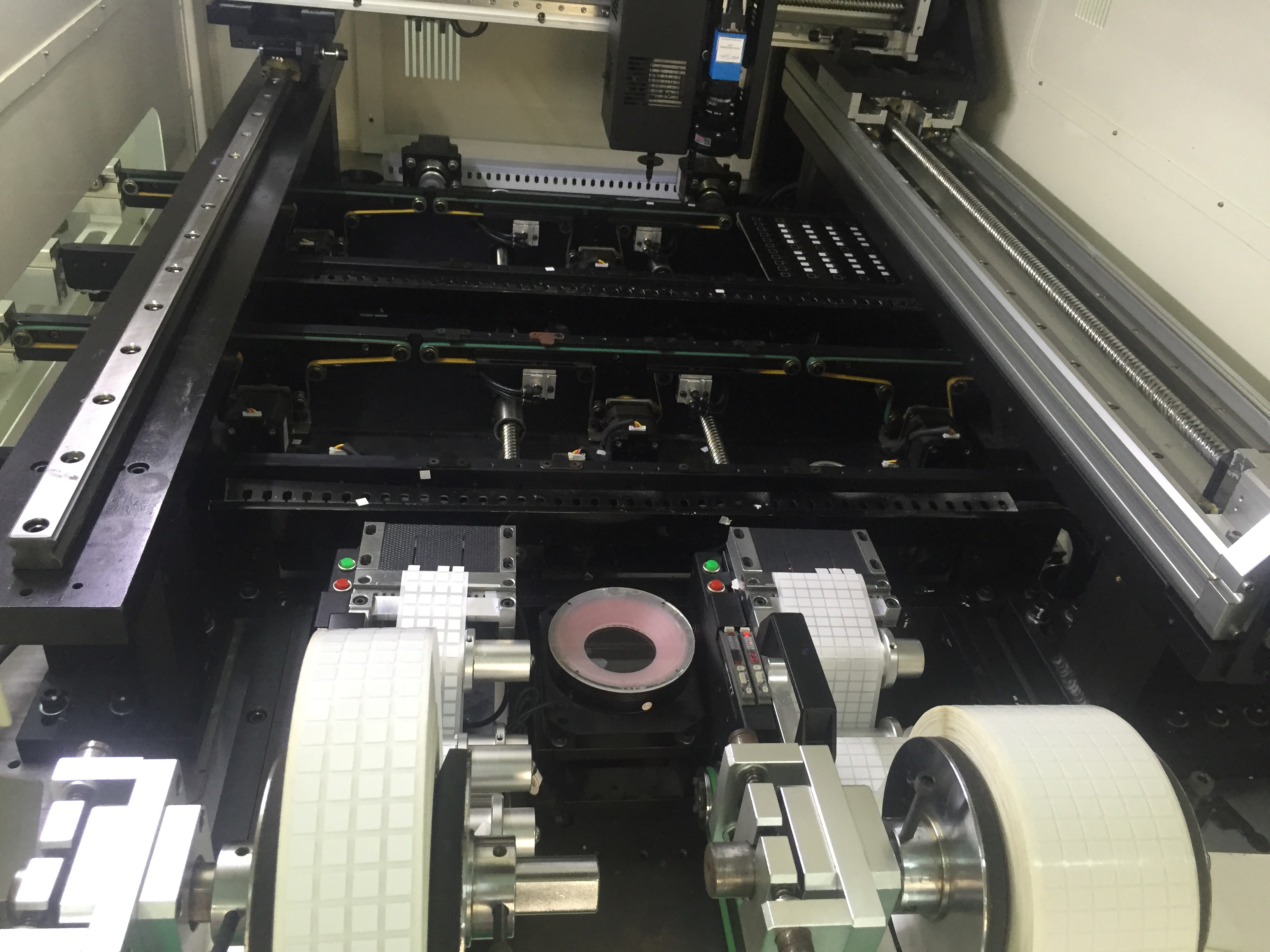 PCB板貼輔料泡棉機(jī)的工作優(yōu)勢(shì)